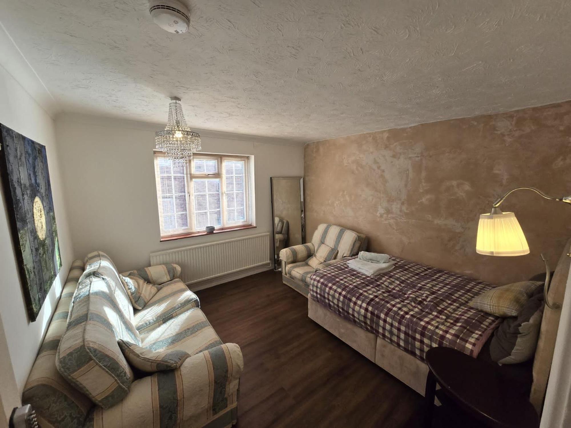 Beautiful 4 Bedroom House 7 Minutes From Luton Airport Holiday home Luton (Bedfordshire)